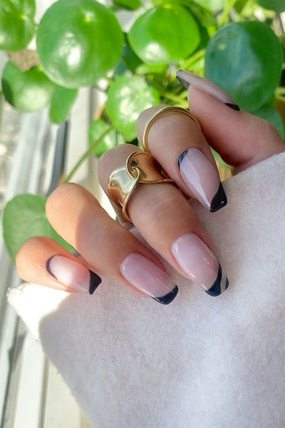 Miss  · 102 - Alternate View