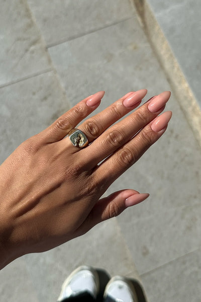 Toffee Rose · 476 - Hand